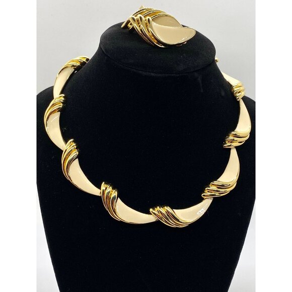 Vintage unsigned beautiful jewelry set of gold white necklace + clip on earrings - Picture 1 of 8